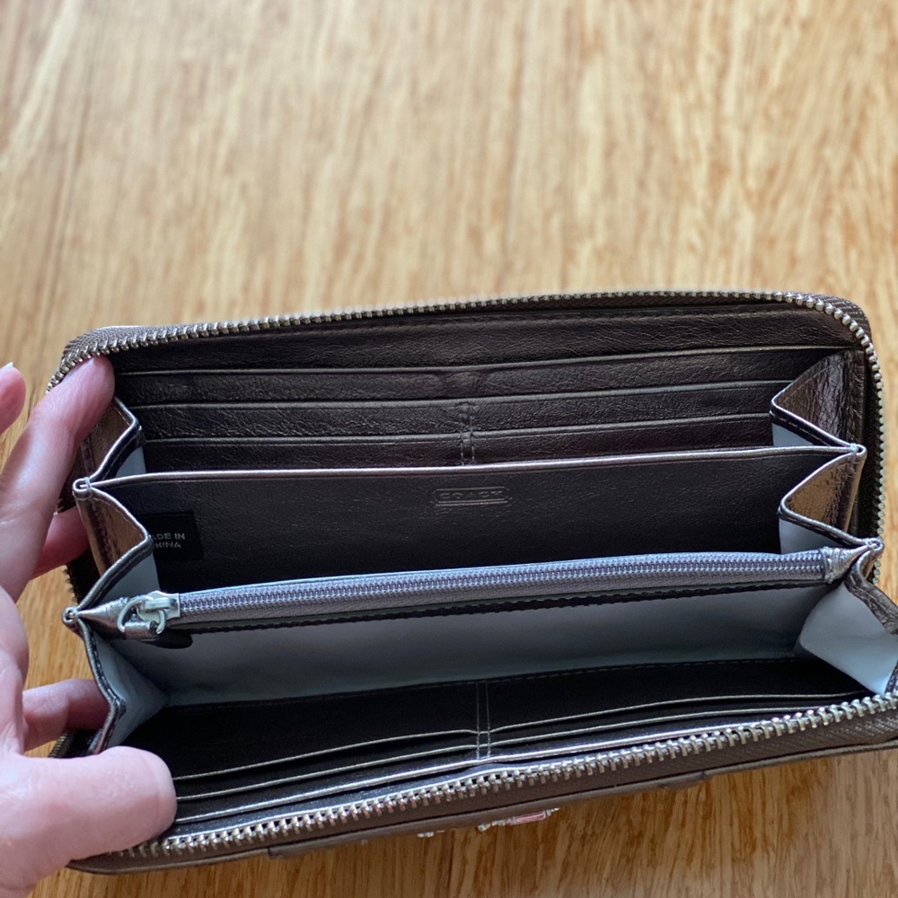 Authentic Coach Zipper Wallet - Picture 2 of 2